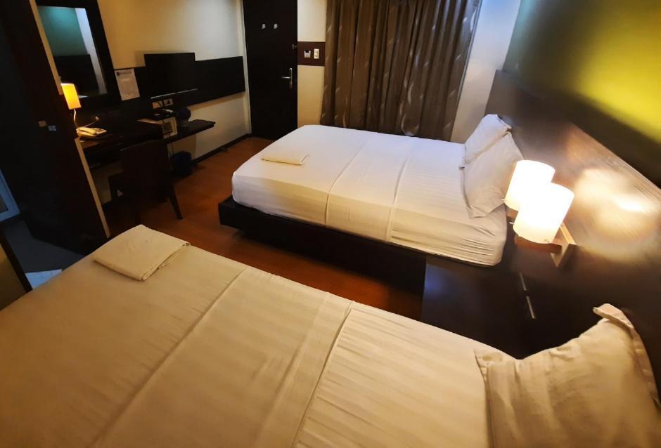 Makati Boutique Hotel Near Naia Airport Terminal 3 Edsa Pasay Cbd Makati City Exterior foto