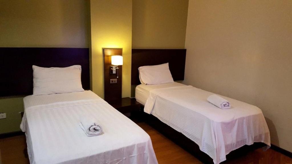 Makati Boutique Hotel Near Naia Airport Terminal 3 Edsa Pasay Cbd Makati City Exterior foto